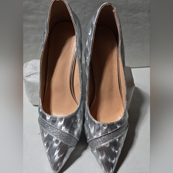 Brand New Womens Silver Sparkly Clear Heel, Pointed Toe Pumps Size (41) 10M - Picture 3 of 8
